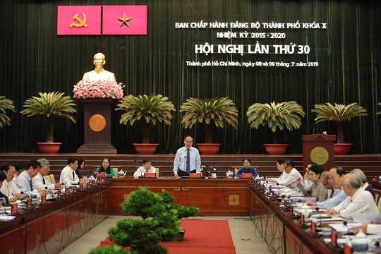 Ủy viên Bộ Chính trị, Bí thư Thành ủy TP HCM Nguyễn Thiện Nhân phát biểu tại hội nghị